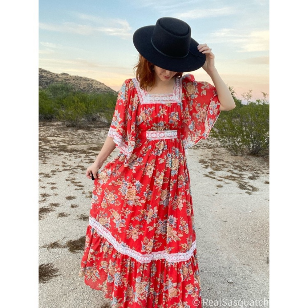 Vintage 1970s Gunne Sax-style prairie/Victoriana voile cotton maxi dress